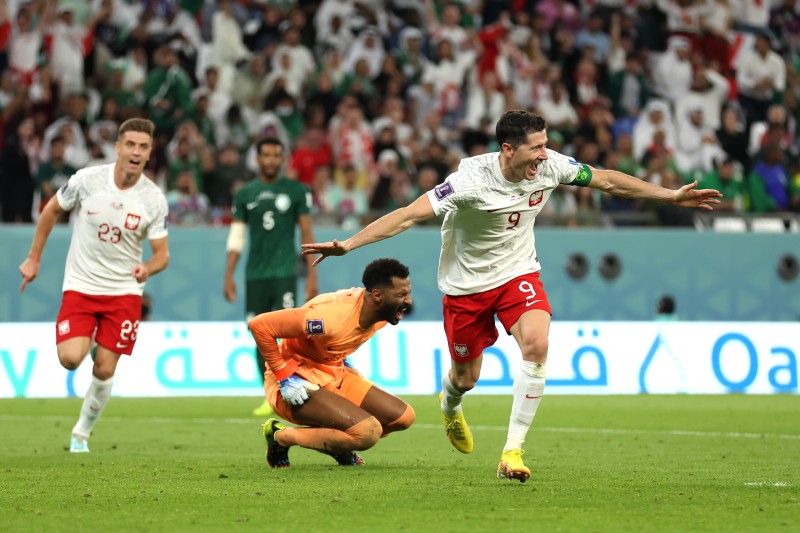 بولندا تفوز على السعودية بهدفين في كأس العالم