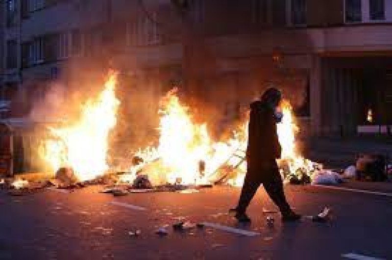 أعمال شغب في شوارع بروكسل بعد فوز المغرب على بلجيكا (فيديو)