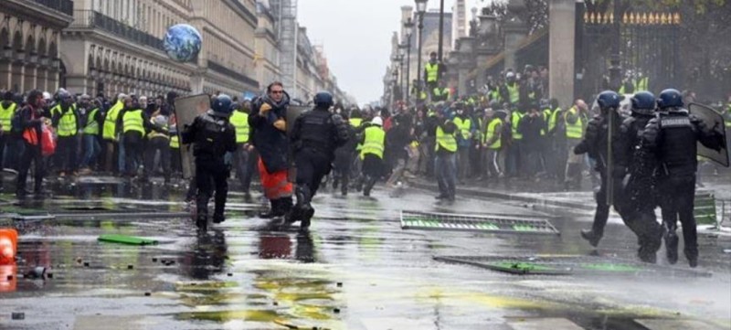 إحتجاجات و إشتباكات بـ باريس والشرطة تدعو المواطنين لإلتزام المنازل