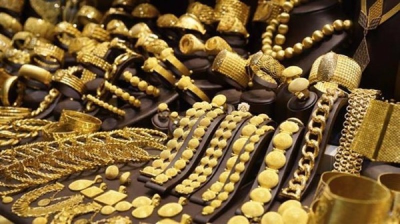 خبير اقتصادي يشرح أسباب انخفاض أسعار الذهب