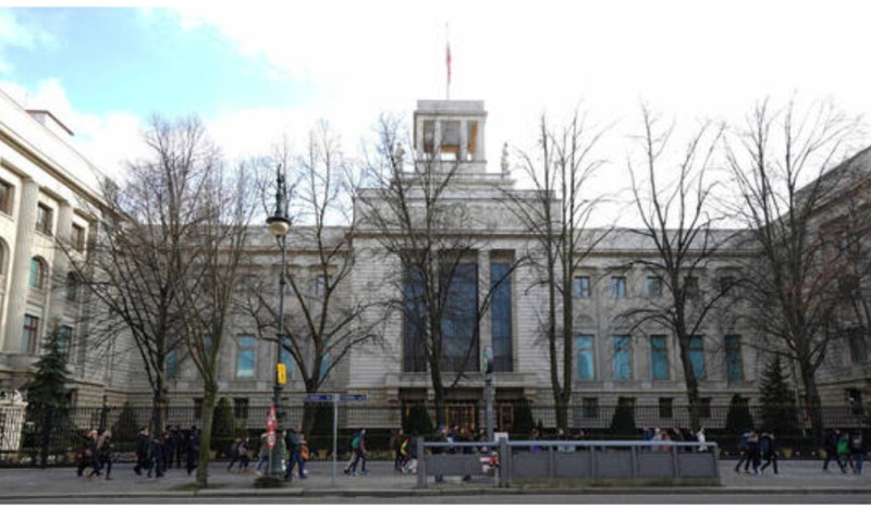السفارة الروسية في برلين تندد بقرار تزويد كييف بأسلحة فتاكة