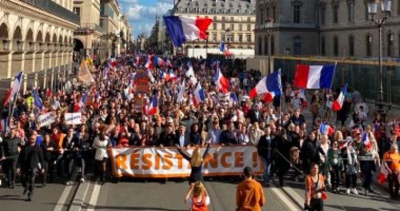 فرنسا تضرب موعد مع إحتجاجات شعبية واسعة.. ما السبب؟