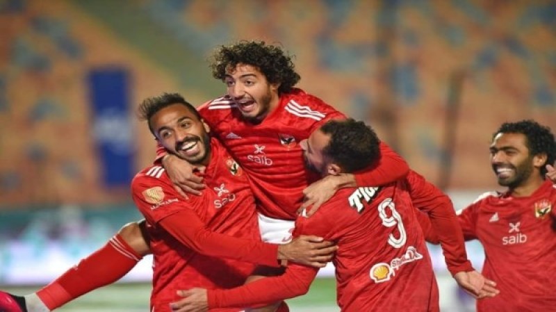 الأهلي يفوز على سموحة بثلاثية ويتأهل لنهائي كأس مصر