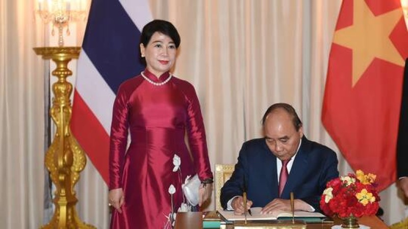 تقرير يكشف السبب وراء إستقالة رئيس فيتنام و علاقة زوجته