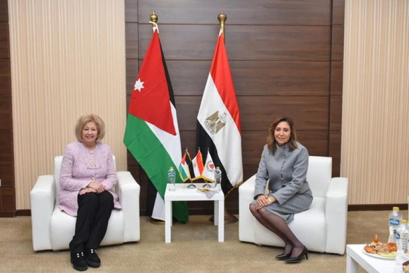 وزيرة الثقافة تستقبل نظيرتها الأردنية عقب افتتاح معرض الكتاب