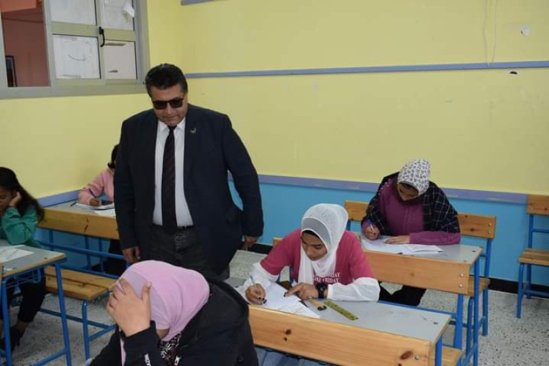 وكيل تعليم جنوب سيناء يُتابع امتحانات مدرسة جمال عبدالناصر
