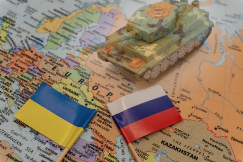 وزير الدفاع الأوكراني: الوضع صعب و موسكو تواصل المكاسب