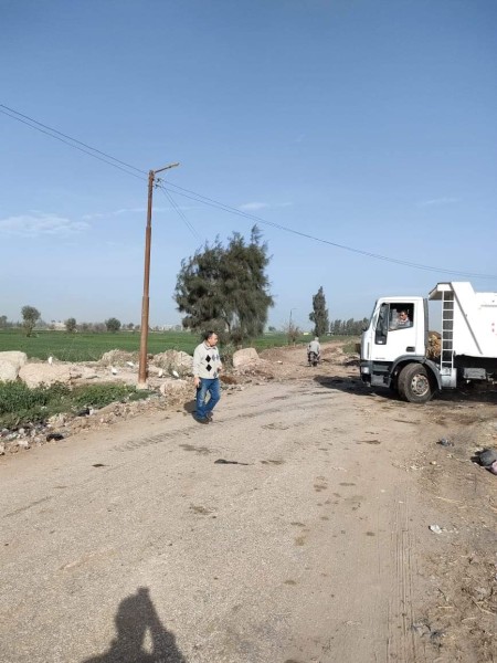 رفع القمامة والمخلفات من شوارع مدينة الحسينية