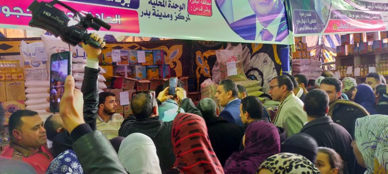 افتتاح معرض ”أهلاً رمضان” للسلع الغذائية والرمضانية بمركز بدر