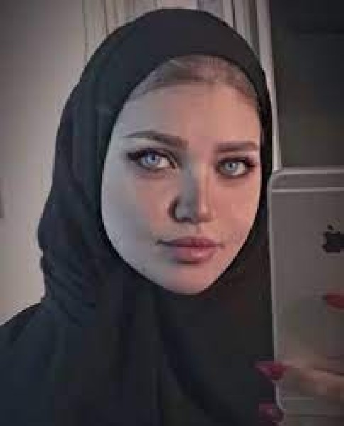 ياسمين الخطيب تثير الجدل بالحجاب | صور