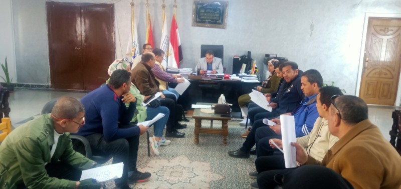 رئيس طور سيناء يعقد اجتماع مع الجهات المعنية لمواجهة السيول