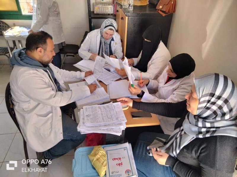 إجراء الكشف الطبي على 1025 مواطنا بقافلة طبية بكفر الشيخ