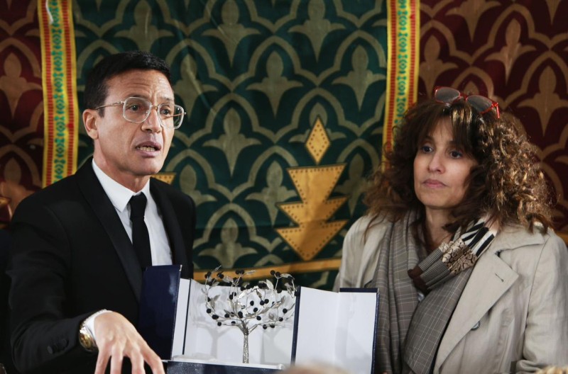 نواب وسياسيون فرنسيون يمنحون سياسي لبناني شجرة زيتون السلام
