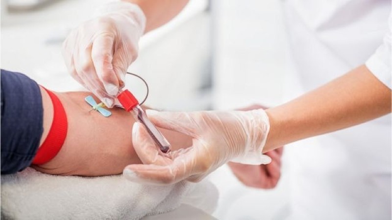 هل التبرع بالدم يؤثر في صحة الصوم؟ الأزهر للفتوى يرد