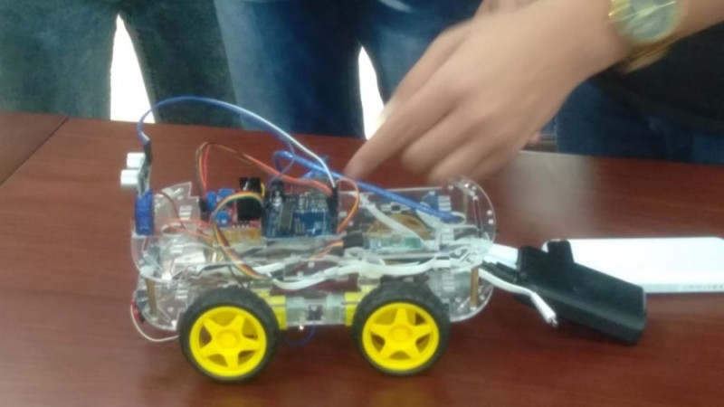 سيارة ذاتية القيادة تعمل بالبلوتوث .. اختراع مبهر لطلاب جامعة أسيوط