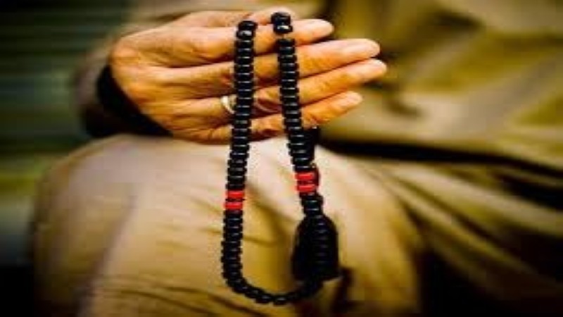 كيف تعرض أسماء من صلوا على النبي يوم الجمعة؟