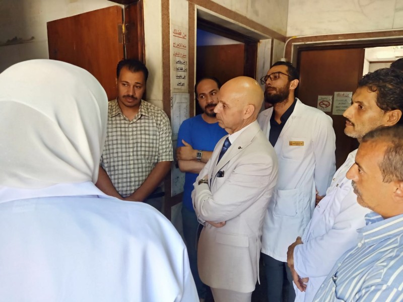 ”مسعود” يشرف على تسليم مستشفى الحسينية للشركة المنفذة لأعمال التطوير