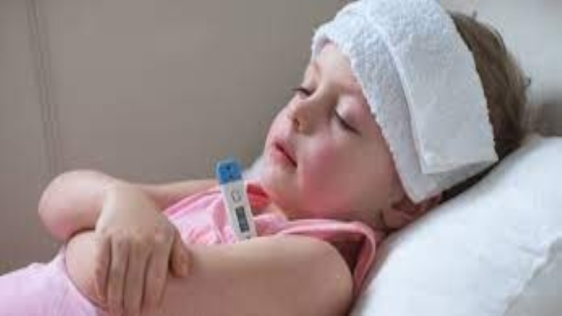 9 علاجات منزلية لخفض حرارة الأطفال