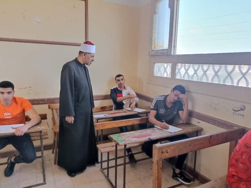 ”متولي” يتابع امتحانات الثانوية الأزهرية بدمياط
