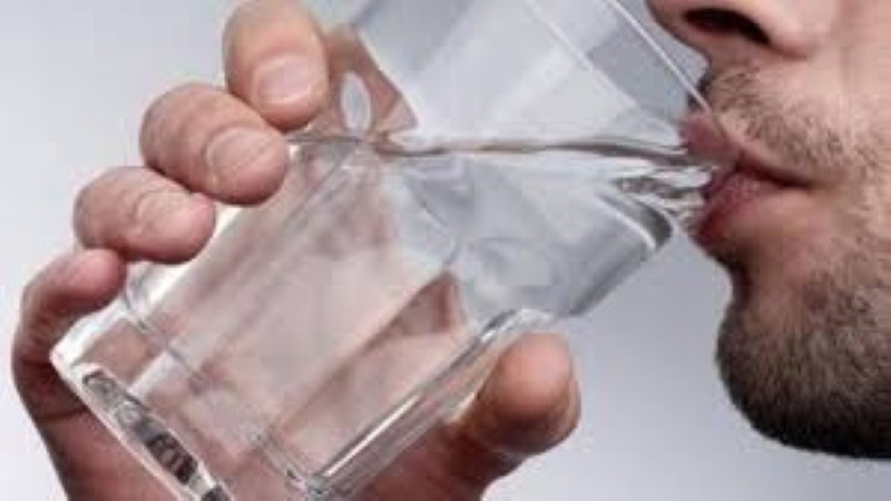 أعراض خطيرة لعدم شرب الماء بشكل كاف