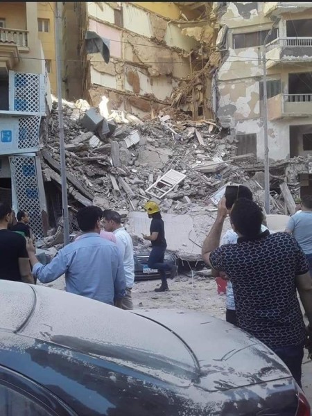 انهيار عقار مكون من ١٣ طابقا شرق الإسكندرية |صور