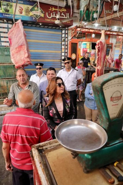 محافظ دمياط تتفقد سوق الخضار ومحال بيع اللحوم قبيل العيد