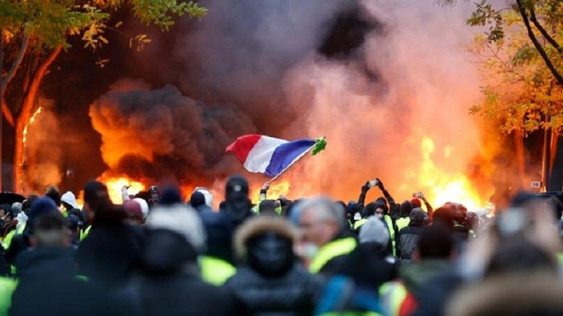 حرق وسلب ونهب... ماذا يحدث في فرنسا وما سببه؟