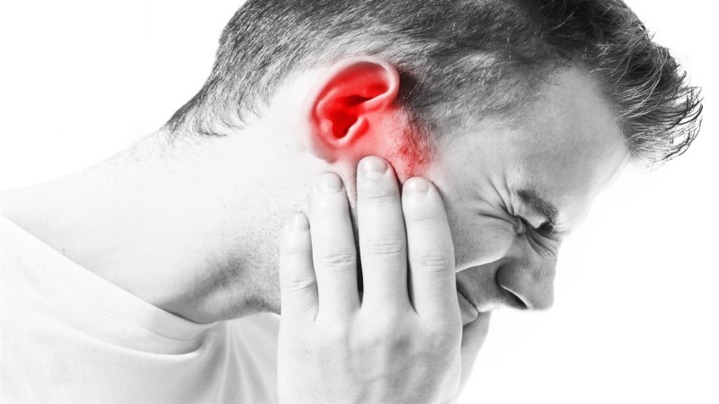 تُدمر العصب السمعي، مخاطر ارتداء سماعات الأذن لفترة طويلة