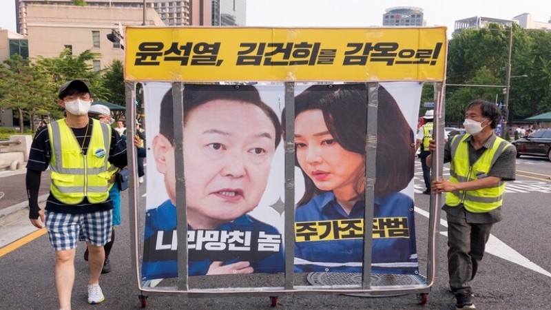 الحكم على حماة رئيس كوريا الجنوبية بالسجن