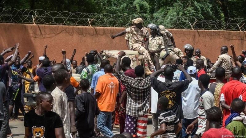 فرنسا تعلن موقفها من التدخل عسكريا في النيجر