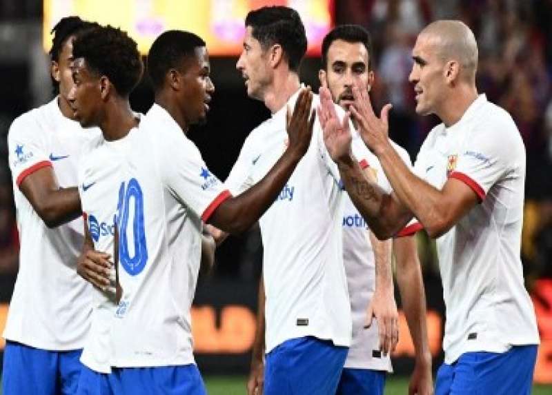 استعدادا للموسم الجديد .. برشلونة يفوز على ميلان وديا