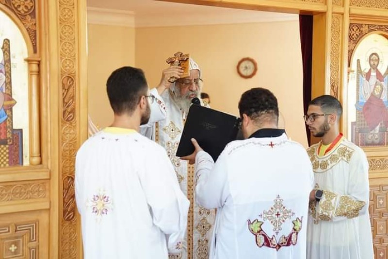 بخمس لغات.. البابا تواضروس يصلى القداس الإلهى مع شباب «لوجوس» الثالث