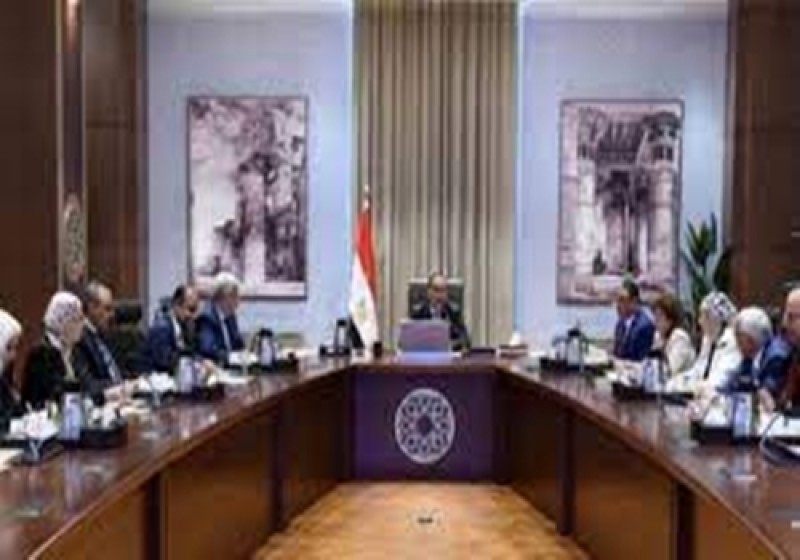 رئيس الوزراء يستعرض رؤية الخبراء حول مقترح تطوير القاهرة الإسلامية