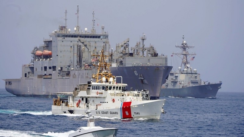 البحرية الأمريكية تنصح السفن بالابتعاد عن المياه قرب مضيق هرمز