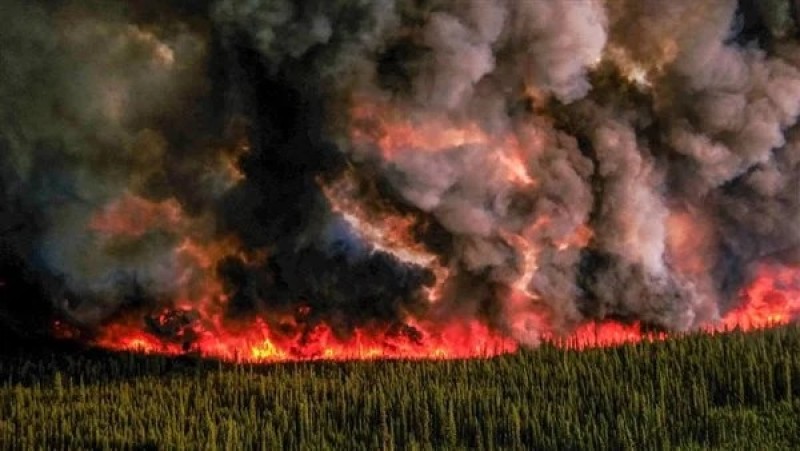 مدينة أشباح ونهاية العالم.. هذا ما يحدث في كندا تحت لهيب الحرائق