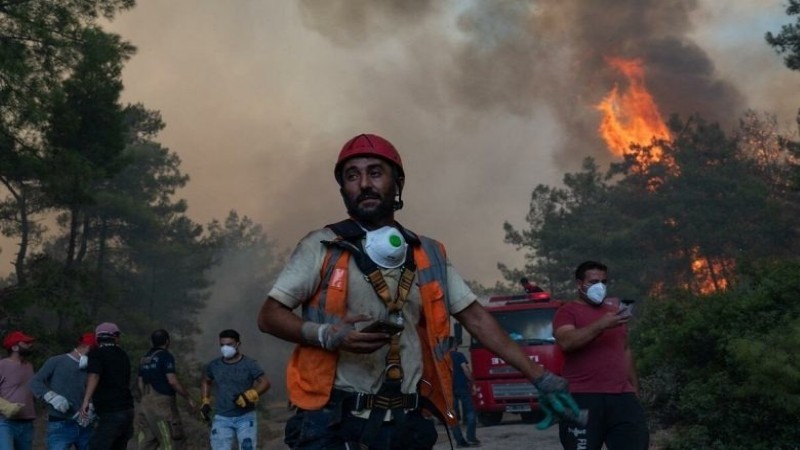حرائق الغابات تشعل تركيا