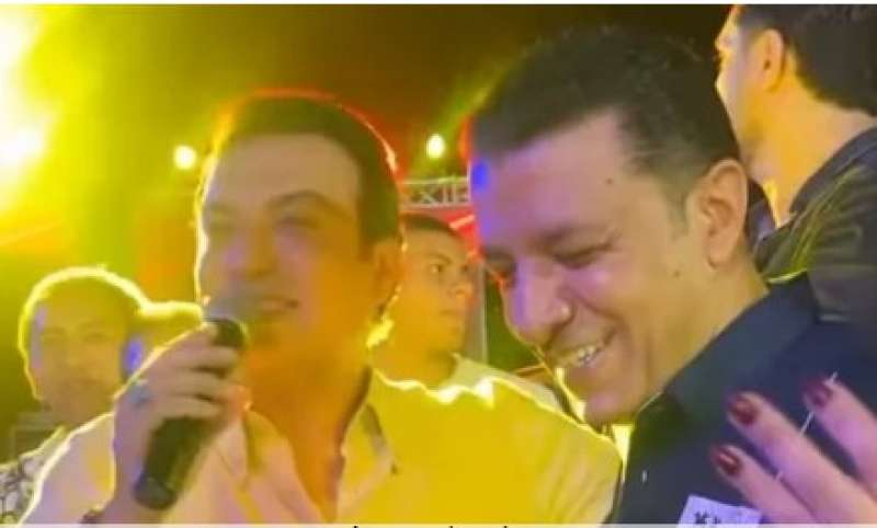 نقيب الموسيقيين.. إيهاب توفيق يغني بعيد ميلاد مصطفى كامل |فيديو