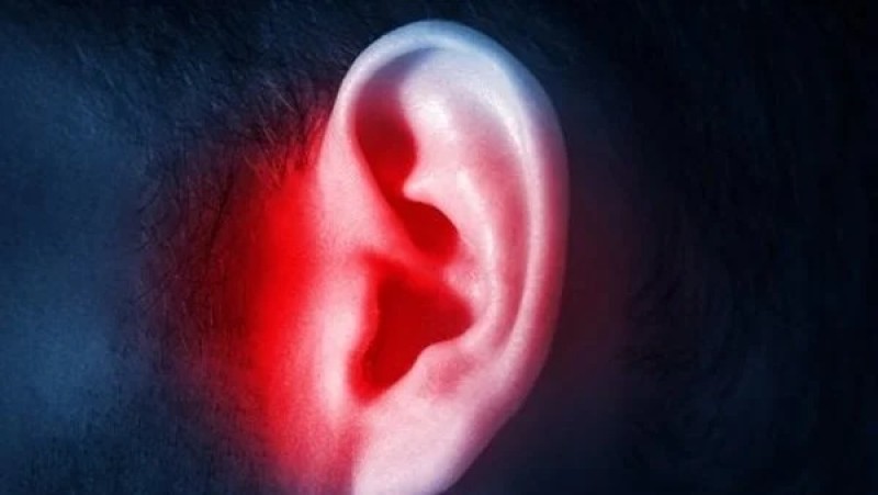 علامات تكشف ورم الأذن.. لن تتوقعها