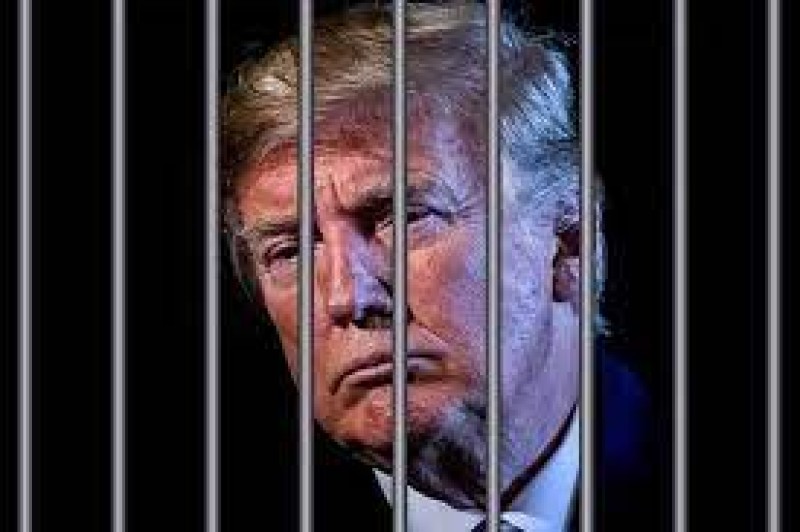 حيلة ذكية .. صور ترامب بالسجن شعار حملتته الإنتخابية