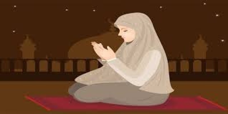 هل كشف المرأة قدميها في الصلاة يبطلها أم ينقص ثوابها؟