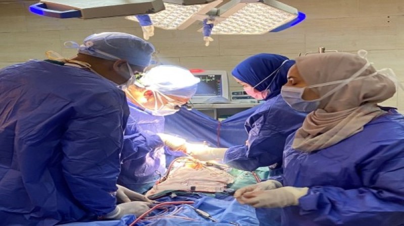 جراحة تنقذ حياة طفلة تعاني ورما في القلب بمستشفيات جامعة الزقازيق