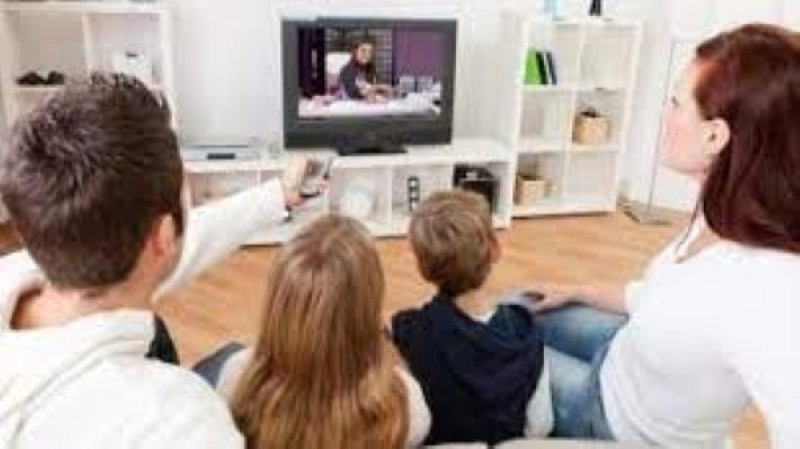 8 قواعد لإتيكيت مشاهدة التليفزيون مع العائلة
