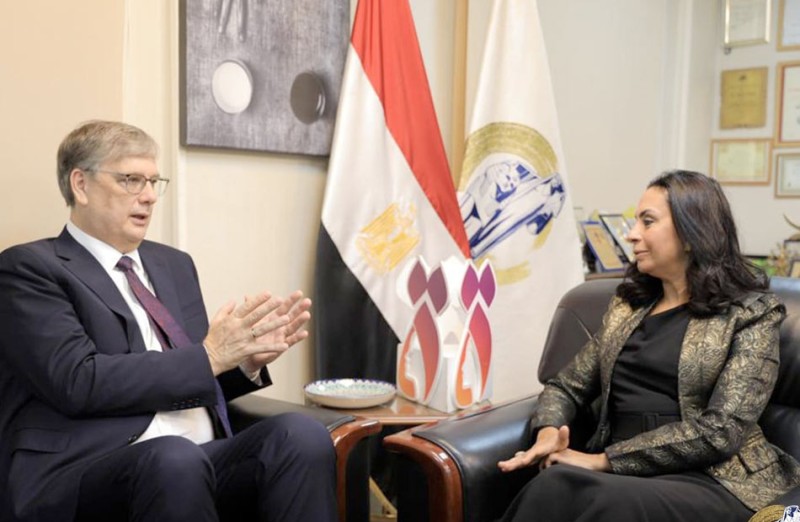 الدكتورة مايا مرسي خلال استقبالها السفير بيتر موليما سفير هولندا بالقاهرة