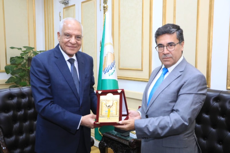 محافظ الجيزة يلتقي سفير دولة الاكوادور في مصر