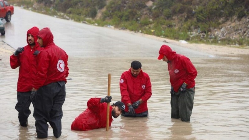 الهلال الأحمر يعلن فقدان كافة الاتصالات بفرق الإنقاذ في مدينة درنة
