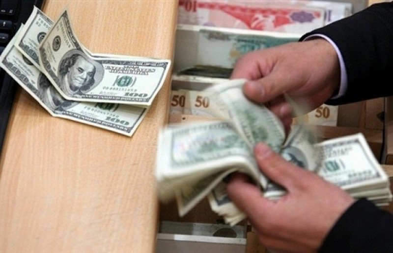 تراجع الدولار إلى أقل من 93 روبل للمرة الأولى منذ 18 أغسطس