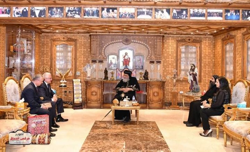 البابا تواضروس أثناء استقباله سفير اذربيچان