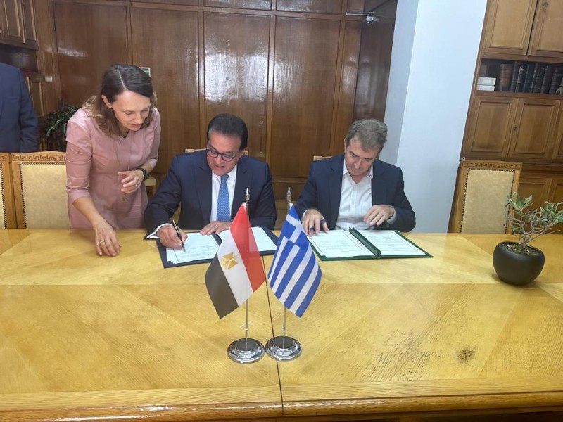 وزير الصحة يبحث مع نظيره اليوناني تفعيل التعاون المشترك