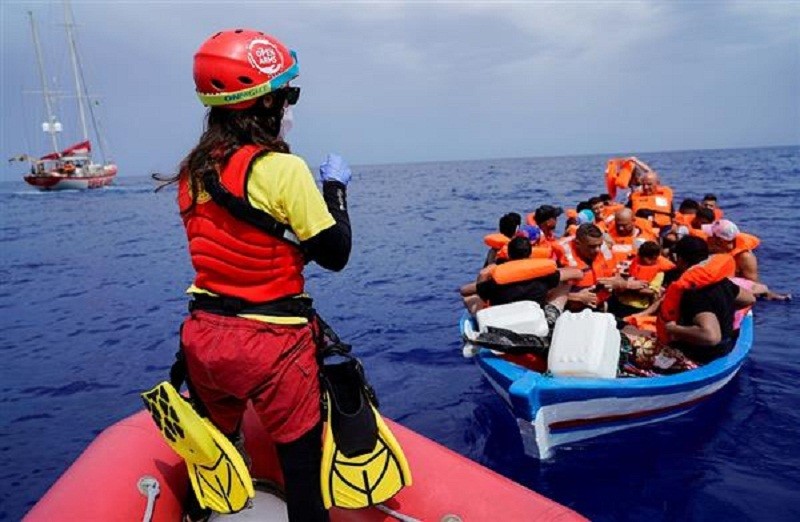  المفوضية الأوروبية تزور جزيرة لامبيدوزا الإيطالية مع تزايد أعداد المهاجرين
