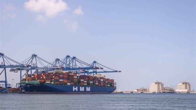 ميناء دمياط يستقبل خدمة جديدة من الخط الملاحي العالمي